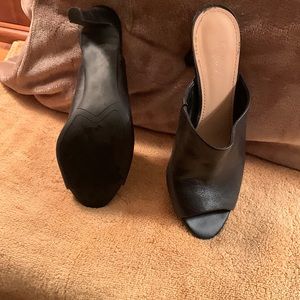 Nice pair of black leather slip on sandals size 8